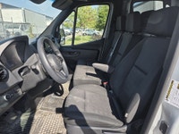 FULLY LOADED - 4x4 V6 DIESEL - New Arrival - 1 Owner - Off Lease - Clean Carfax with ALL SERVICE REC... (image 9)