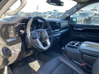 ** Remote Start , Bluetooth Connection** This vehicle is like driving in first class. Loaded with an... (image 2)