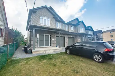 ROOM FOR RENT!! Offering 7 total bedrooms (3 ROOMS AVAILABLE), gorgeous open-concept kitchen with st...