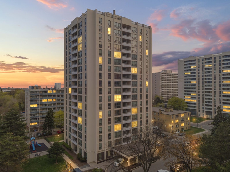 Large 2 Bedroom Toronto ApartmentNEWLY RENOVATED Forest Hill Long