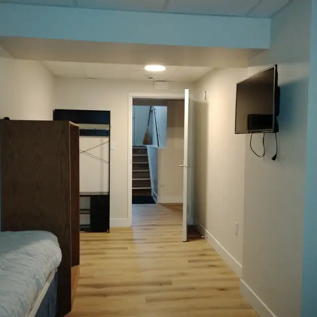 Comfy bright bachelor suite in Caronport