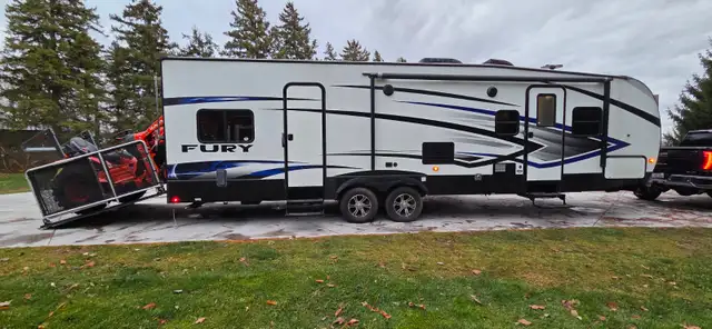 SOLD!  TOY HAULER-4K-GENERATOR 15HR -8X10'GARAGE-PWR BUNK-7400LB in Travel Trailers & Campers in Brantford - Image 14