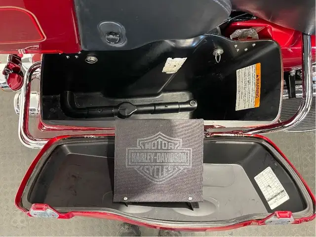 2013 Harley-Davidson Electra Glide Ultra Classic CANADIAN HARLEY in Sport Touring in North Bay - Image 11