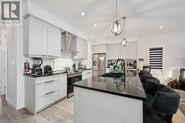 972 STONECLIFFE Walk Unit# 18 Kitchener, Ontario in Houses for Sale in Kitchener / Waterloo - Image 11