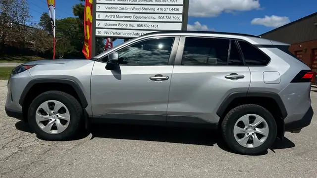 2021 Toyota RAV4 LE -NO ACCIDENT-LOW MILEAGE-BLIND SPOT MONITOR- in Cars & Trucks in Markham / York Region - Image 9