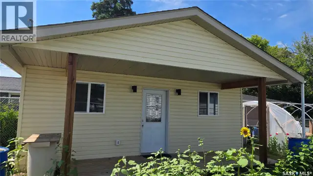 1005 Lillooet STREET W Moose Jaw, Saskatchewan in Land for Sale in Moose Jaw - Image 2