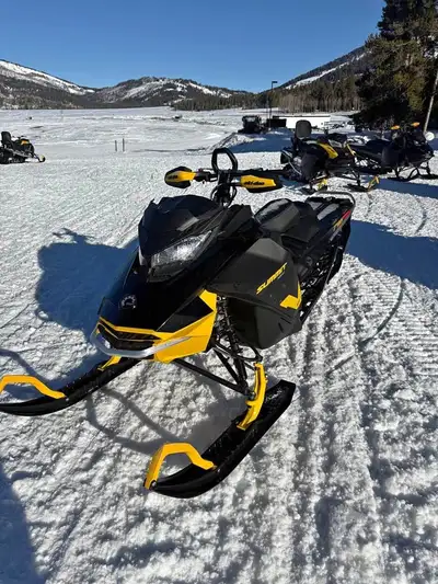 APPLY NOW: https://www.ridecollective.ca/get-pre-approved 2025 SKI-DOO SUMMIT NEO+ 600 EFI 600 EFI e...