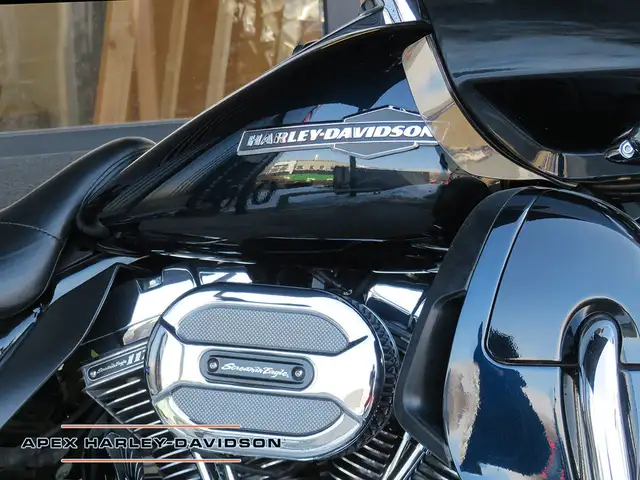 2015 Harley-Davidson FLTRUSE - CVO Road Glide Ultra in Sport Touring in Cambridge - Image 14