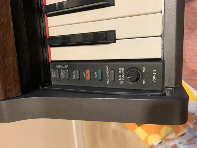 Yamaha YDP-213 electric Digital Piano in Pianos & Keyboards in City of Montréal - Image 5