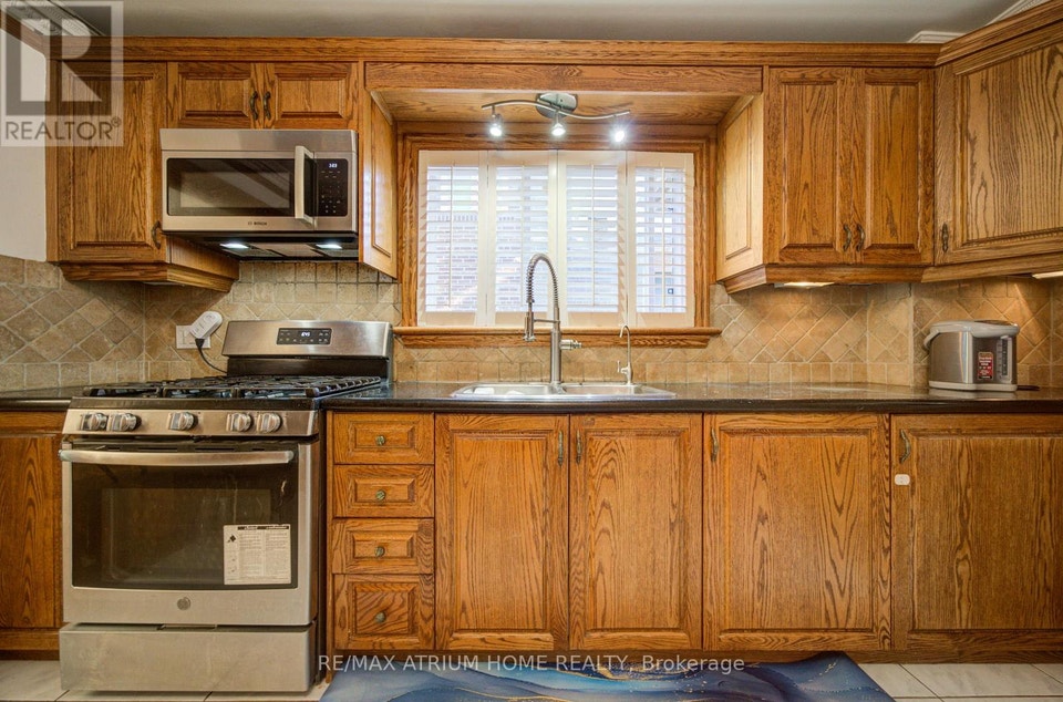 8 PATRICK BOULEVARD Toronto (Pleasant View), Ontario 5