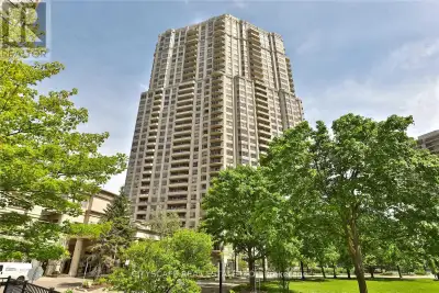 FURNISHED PRIVATE BEDROOM WITH ENSUITE BATHROOM IN A SHARED LUXURY CONDO! Welcome to one of Mississa...
