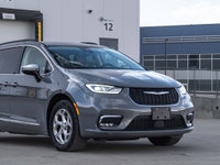 CARGET AUTOMOTIVE is thrilled to offer this 2023 Chrysler Pacifica Limited, a premium family minivan... (image 4)