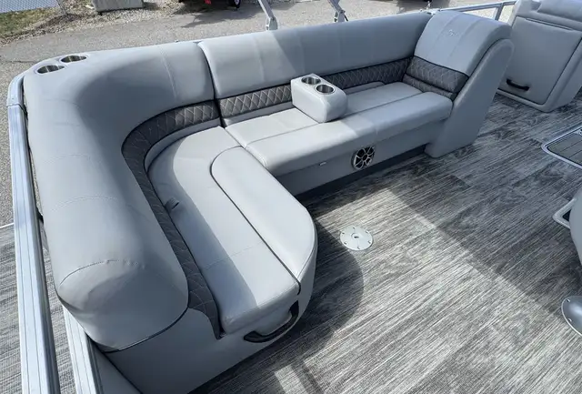 2024 RANGER 223 C Tritoon Pontoon Boat in Powerboats & Motorboats in Vernon - Image 18