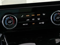Finished in Green with a Black interior, this used 2023 Land Rover Range Rover P400 Se Swb brings mo... (image 3)