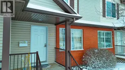 A gem in the heart of Willowgrove! Welcome to Unit #23 at 135 Keedwell Street This beautifully maint...