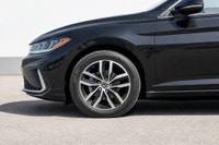 Key Features: Alloy Wheels, Blind Spot, Keyless Entry, Power Adjustable Seats, Lumber Support, Steer... (image 7)