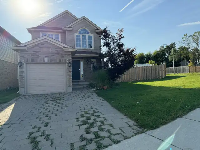 Available May 1st, 3 bdrm House NorthWest, Sarnia & Wonderland