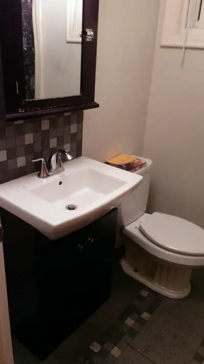 Nice Room for rent by Juravinski on hamilton Mountain 499. first floor room for rent , All included...