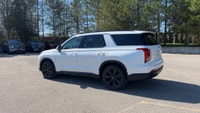 // ACCIDENT FREE!! // Experience full-size family comfort with this 2024 Hyundai Palisade Urban AWD,... (image 5)