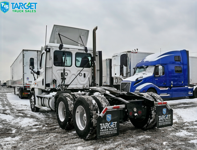 2019 FREIGHTLINER Daycab 782K Kilometers Driven in Heavy Trucks in Mississauga / Peel Region - Image 10