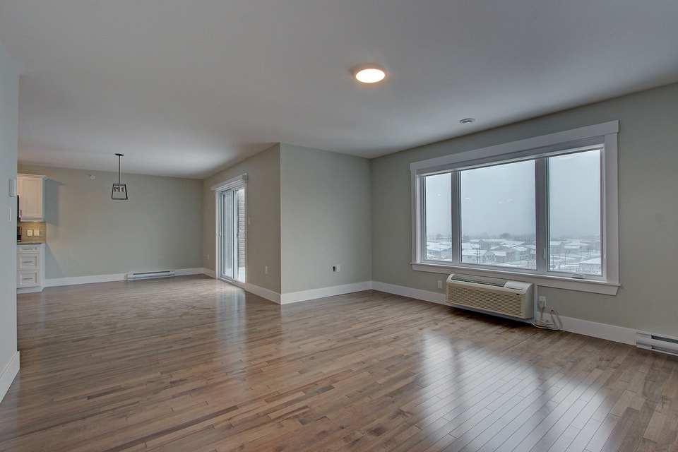 Available NOW! 107-60 Lian St, 2Bed/2Bath, First Floor w/Balcony 5