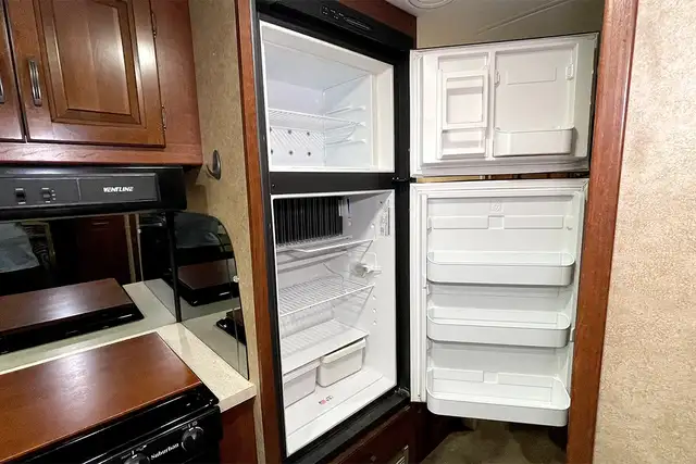 2015 Forest River Lexington 265DS – Pre-Owned Class B+ Motorhome in RVs & Motorhomes in Red Deer - Image 31