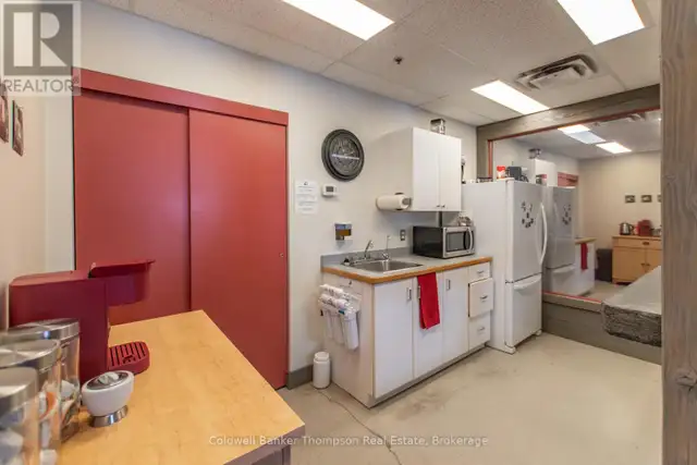 216 - 1 CRESCENT ROAD Huntsville (Brunel), Ontario in Commercial & Office Space for Rent in Muskoka - Image 13