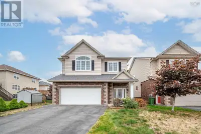 Welcome to this beautiful 4-bedroom, 3.5-bath home located in one of Halifaxs most desirable communi...