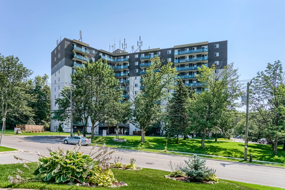 2 Bedroom Apartment for Rent - 37 Johnson Street in Long Term Rentals in Barrie