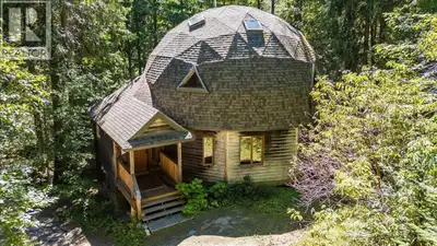 Welcome to your private retreat! Nestled on a 22-acre forested sanctuary just 20 minutes from Nelson...