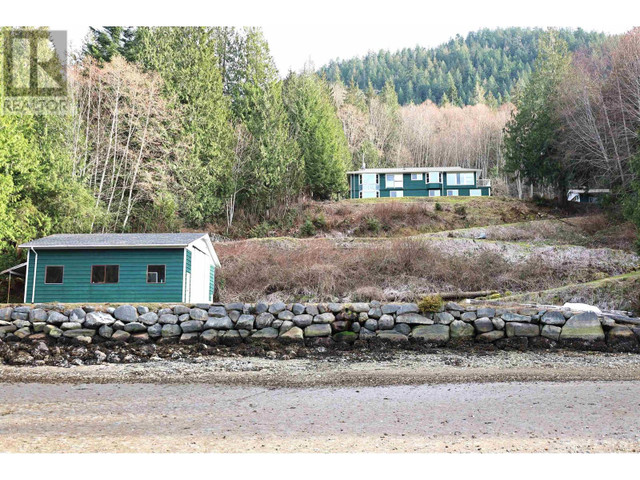12815 SUNSHINE COAST HIGHWAY Madeira Park, British Columbia in Houses for Sale in Sunshine Coast - Image 2