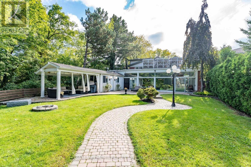2221 GREENHURST AVENUE Mississauga (Lakeview), Ontario 2