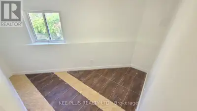 Cozy and efficient private office perfect for one-person operations such as bookkeeping, accounting,...