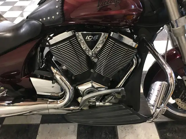 2010 Victory Cross Roads TOURER FOR SALE...$ 6,500. PLUS GST in Sport Touring in Calgary - Image 12