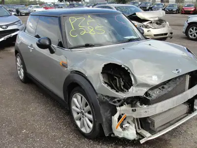 2014 Mini Cooper 1.5L, Automatic 125,032KM AM/FM/CD, Air, Cruise, Power windows and locks, Moon Roof...