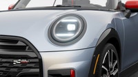 La *MINI Cooper Cabriolet John Cooper Works 2026* est un véhicule sportif aux performances exaltante... (image 5)