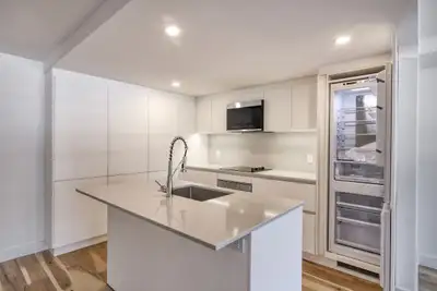 fully renovated one bedroom apartment near McGill - ID 3563, View more