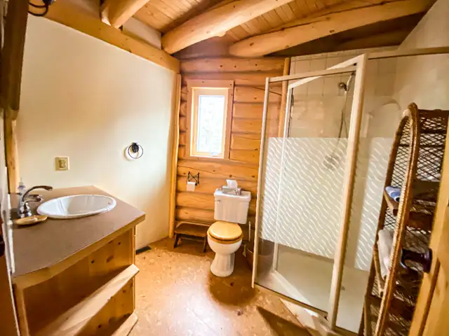 Log home on 10.98 acres (40 mins from Faro) - Felix Robitaille® in Houses for Sale in Whitehorse - Image 8