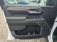 2024 Chevrolet Silverado 1500 LT Trail Boss Crew Cab 4x4 with the 5.3L V8 and only 46,231kms! Clean... (image 8)