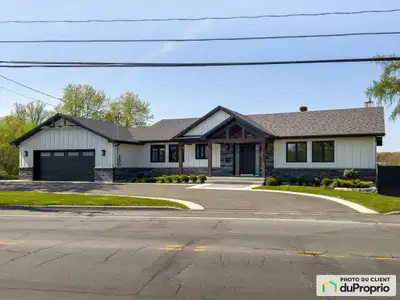 Prestigieuse propriété riveraine entièrement rénovée. Un bijou rare à Drummondville Découvrez cette...