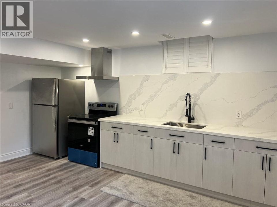 252 RAYMOND Road Unit# Lower Ancaster, Ontario 4