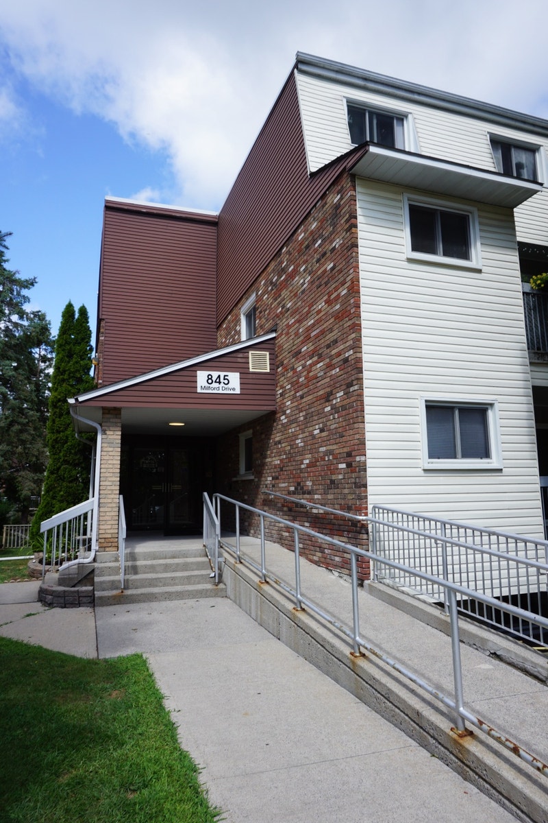 Lower level 2 Bedroom Condo with One Parking Space Avail Now Long Term Rentals Kingston