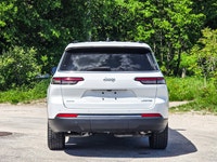 Heated Seats / Steering Wheel - Powerful 3.6L V6 engine with 4x4 capability - Advanced navigation an... (image 8)
