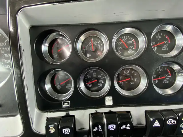 2016 KENWORTH T800 in Heavy Trucks in Kamloops - Image 17
