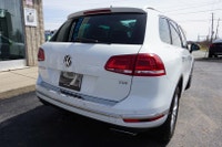 V6 DIESEL TDI HIGHLINE SAFETY INCULDED FREE ACCIDENT 36 V.W SERVICE RECORDS Nice Clean Volkswagen To... (image 5)
