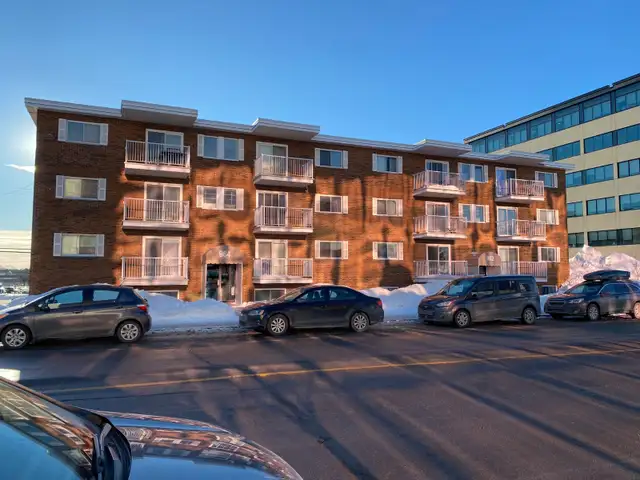 4 1/2 à Ste-Foy Emplacement de choix Pour JUILLET