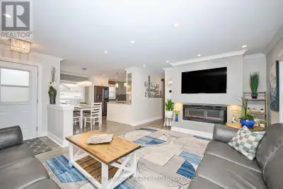 SHOW STOPPER 5 BEDROOM HOME WITH WOW FACTORS GALORE! STEP INTO ELEVATED LIVING WITH THIS ESTATE FILL...