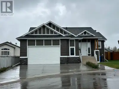 LUXURY, LIGHT & LOCATION - STUNNING 2021 BUNGALOW IN SUNDRE!Welcome to a home that redefines modern...
