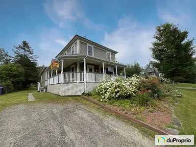 Magnifique maison au cachet unique, totalement clé en main, située sur une rue charmante et tranquil...