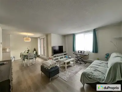 Joli condo avec un salon, salle à manger et cuisine à aire ouverte. Il offre 2 chambres, une salle d...